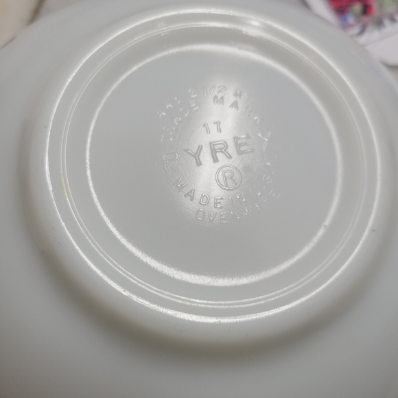 Vintage Pyrex Black White Gooseberry Cinderella Mixing Bowl - Picture 6 of 8